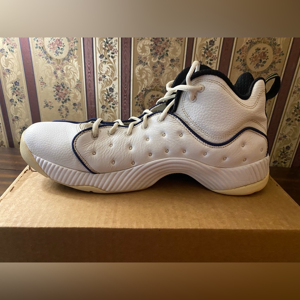 Jordan Jumpman 2 Sneakers. - Picture 2 of 9